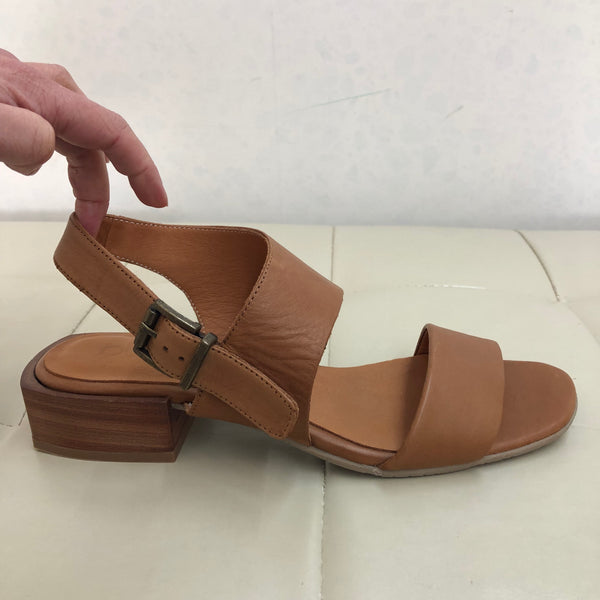 Bueno Delilah ~ Black ~ Coconut ~ Leather