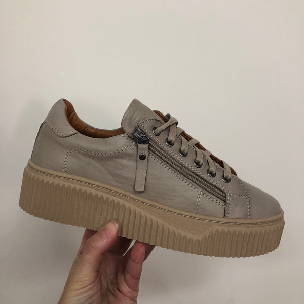 Sala Bonnie ~ White ~ Dark Stone ~ Leather Sneaker