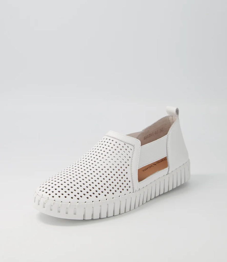 Django & Juliette Habiki ~ White ~ Almond ~ Leather