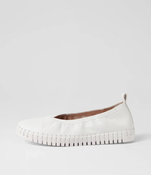 Django & Juliette Heaton ~ White ~ Almond ~ Black/White ~ Leather