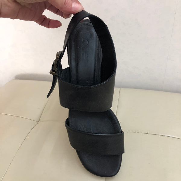 Bueno Delilah ~ Black ~ Coconut ~ Leather