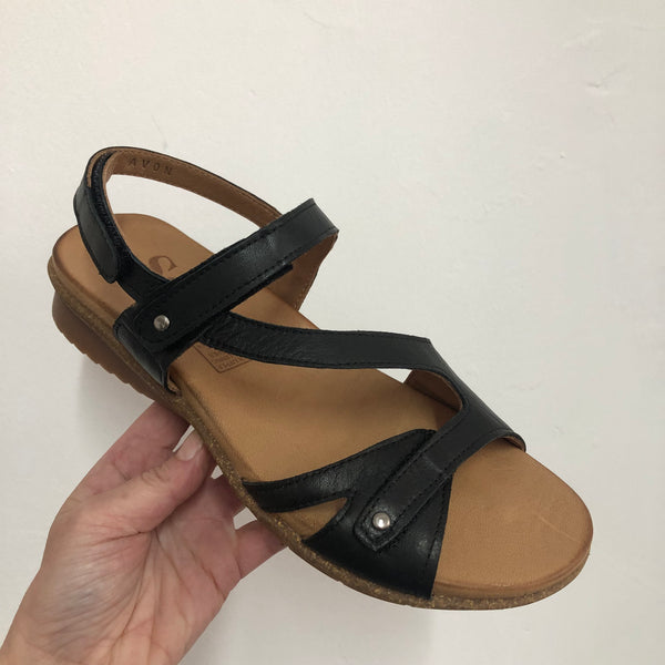 Sala ~ Avon 2 Colours ~ Black ~ Coconut ~ Leather