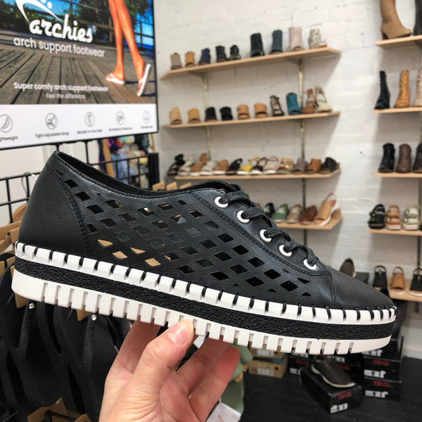 Django & Juliette Mandle ~ White ~ Black ~ Almond ~ Tan ~ Leather