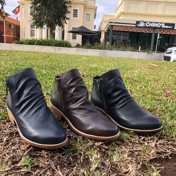 Django & Juliette Lankin ~ Black ~ Chocolate ~ Navy ~ Leather