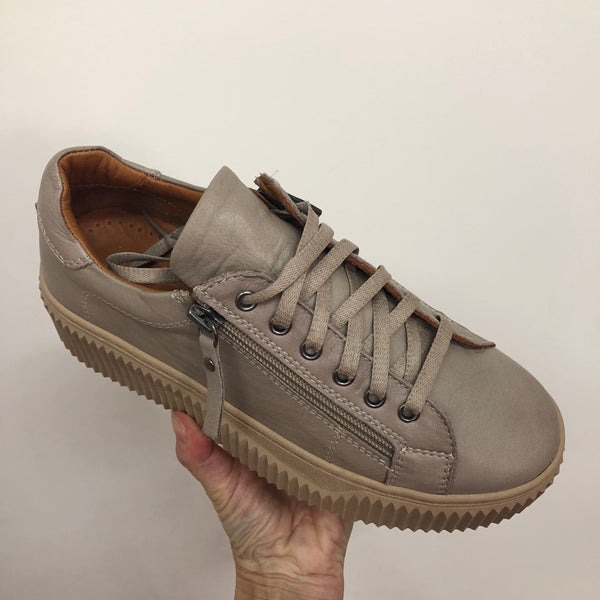 Sala Bonnie ~ White ~ Dark Stone ~ Leather Sneaker