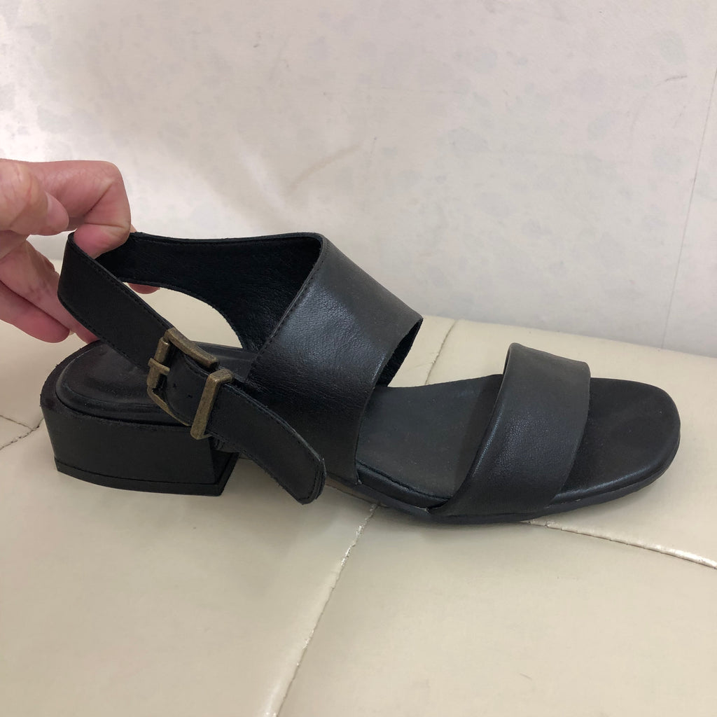 Bueno Delilah ~ Black ~ Coconut ~ Leather