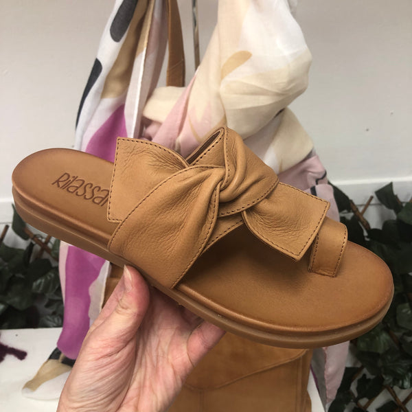 Rilassare Brie ~ Tan ~ Leather Slide