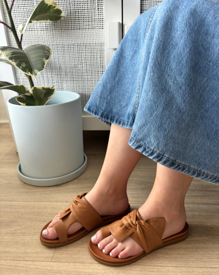 Rilassare Brie ~ Tan ~ Leather Slide