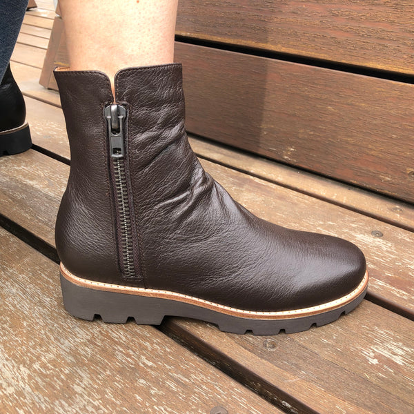 Django & Juliette Dixeya ~ 2 Colours ~ Black ~ Chocolate