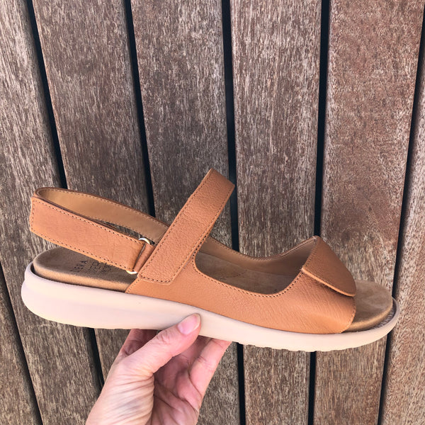 Ziera Benji ~ Tan ~ Black ~ Leather Sandal