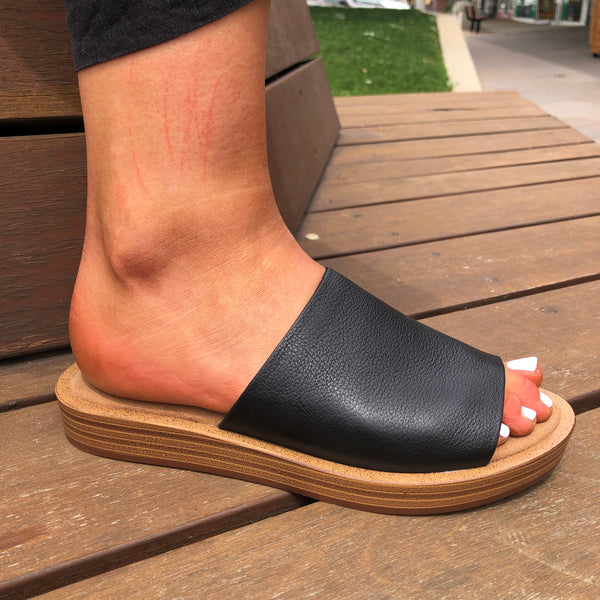 Top End Faron ~ Tan ~ Black ~ White Leather