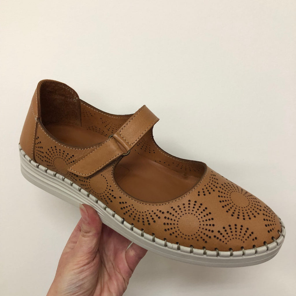 Sala ~ Ladder ~ Coconut ~ Leather