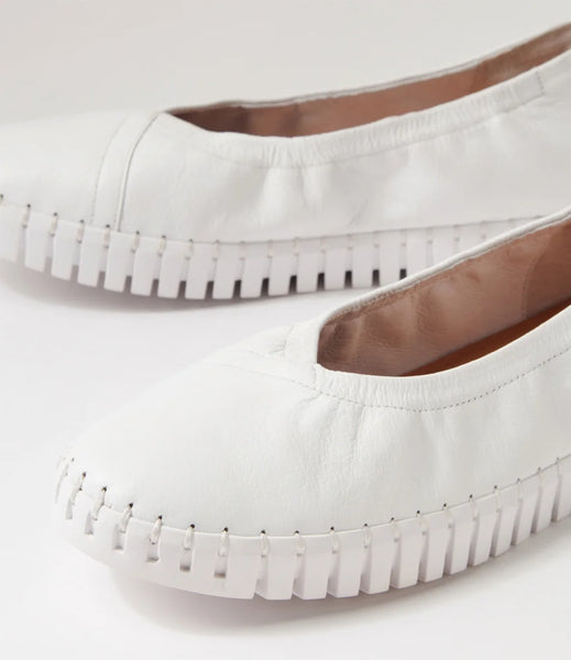 Django & Juliette Heaton ~ White ~ Almond ~ Black/White ~ Leather