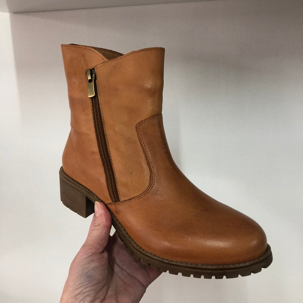 Sala Amelda ~ Black ~ Coconut ~ Leather Boot