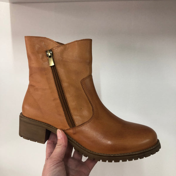 Sala Amelda ~ Black ~ Coconut ~ Leather Boot