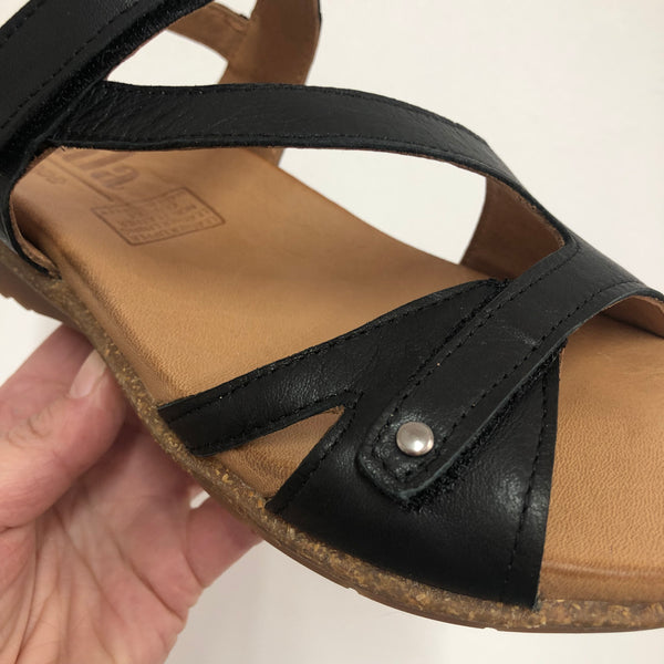 Sala ~ Avon 2 Colours ~ Black ~ Coconut ~ Leather