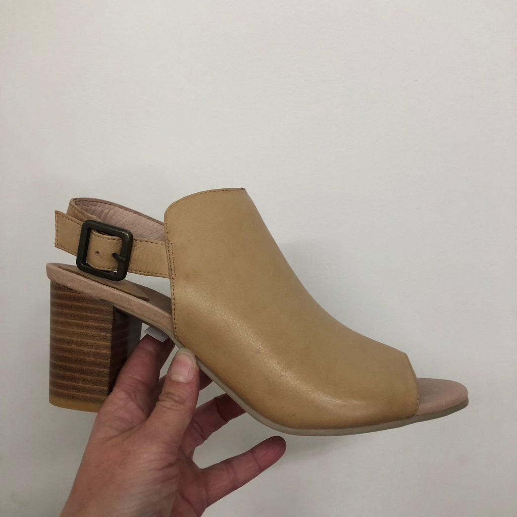 Django and Juliette Sauda Tan Leather