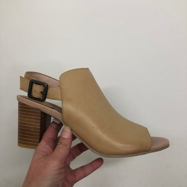 Django and Juliette Sauda Tan Leather