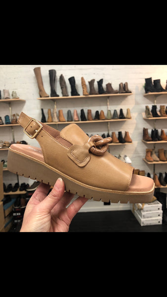 Django & Juliette Kameli ~ 2 Colours ~ Black ~ Cognac ~ Leather