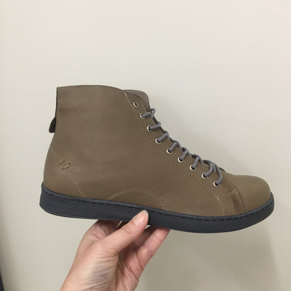 Rilassare Tempo 3 Colours ~ Cognac ~ Elwood ~ Black ~ Leather Boot