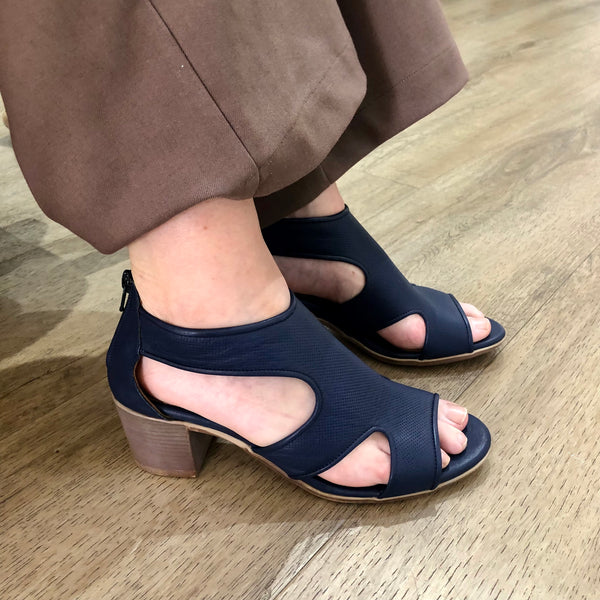 Bueno Cedric  Leather Heel 4 Colours ~ Navy ~ Black ~ Beige ~ Tan