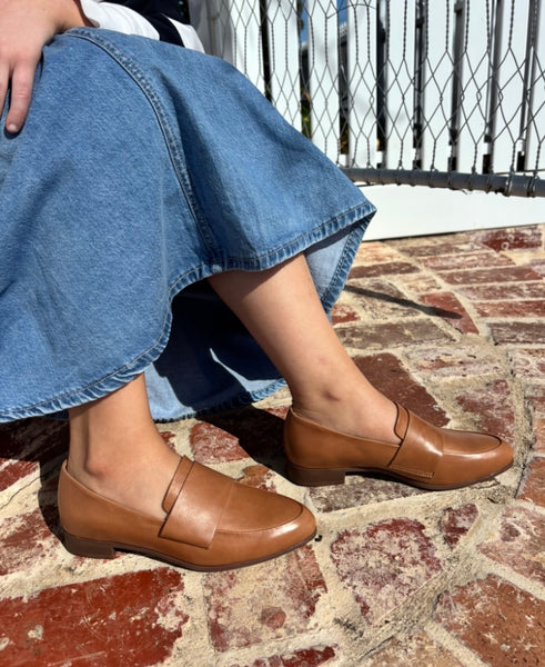 Django & Juliette Gabrian Tan ~ Navy ~ Black Patent Leather