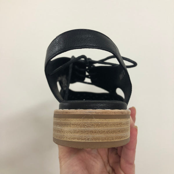 Django and Juliette ~ Aven ~ Almond ~ Black