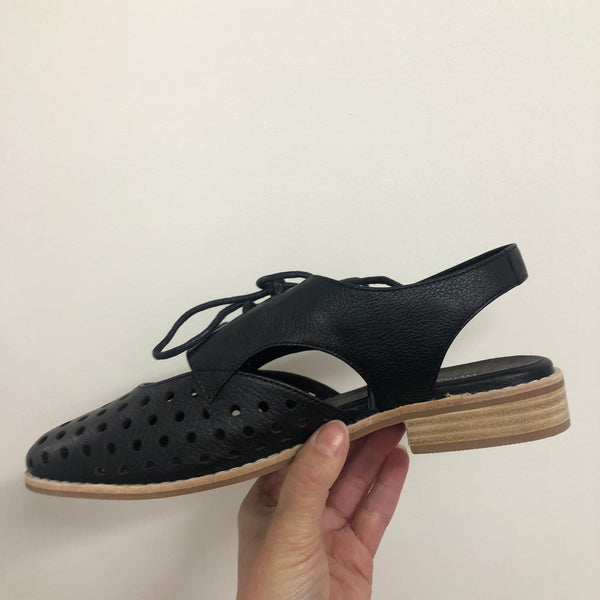 Django and Juliette ~ Aven ~ Almond ~ Black