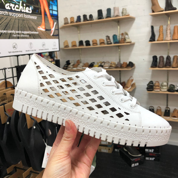 Django & Juliette Mandle ~ White ~ Black ~ Almond ~ Tan ~ Leather