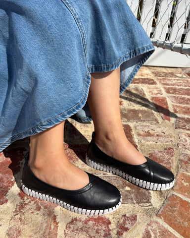 Django & Juliette Heaton ~ White ~ Almond ~ Black/White ~ Leather