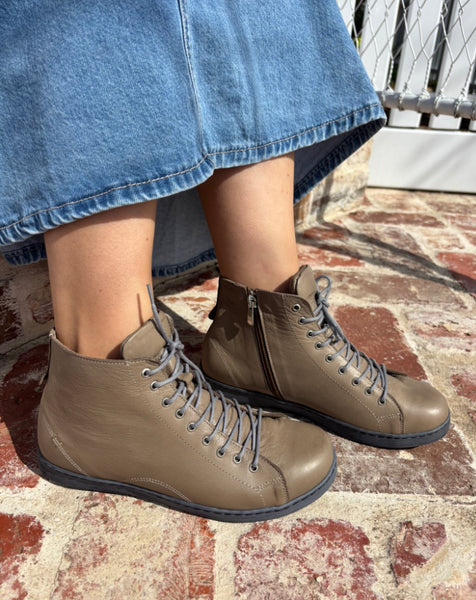 Rilassare Tempo 3 Colours ~ Cognac ~ Elwood ~ Black ~ Leather Boot