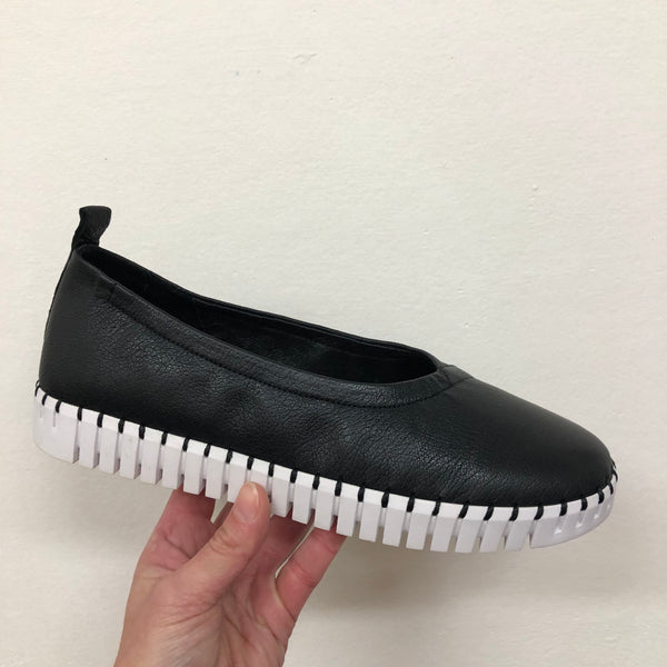 Django & Juliette Heaton ~ White ~ Almond ~ Black/White ~ Leather