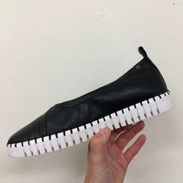 Django & Juliette Heaton ~ White ~ Almond ~ Black/White ~ Leather