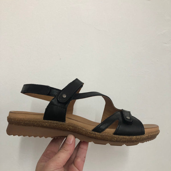 Sala ~ Avon 2 Colours ~ Black ~ Coconut ~ Leather