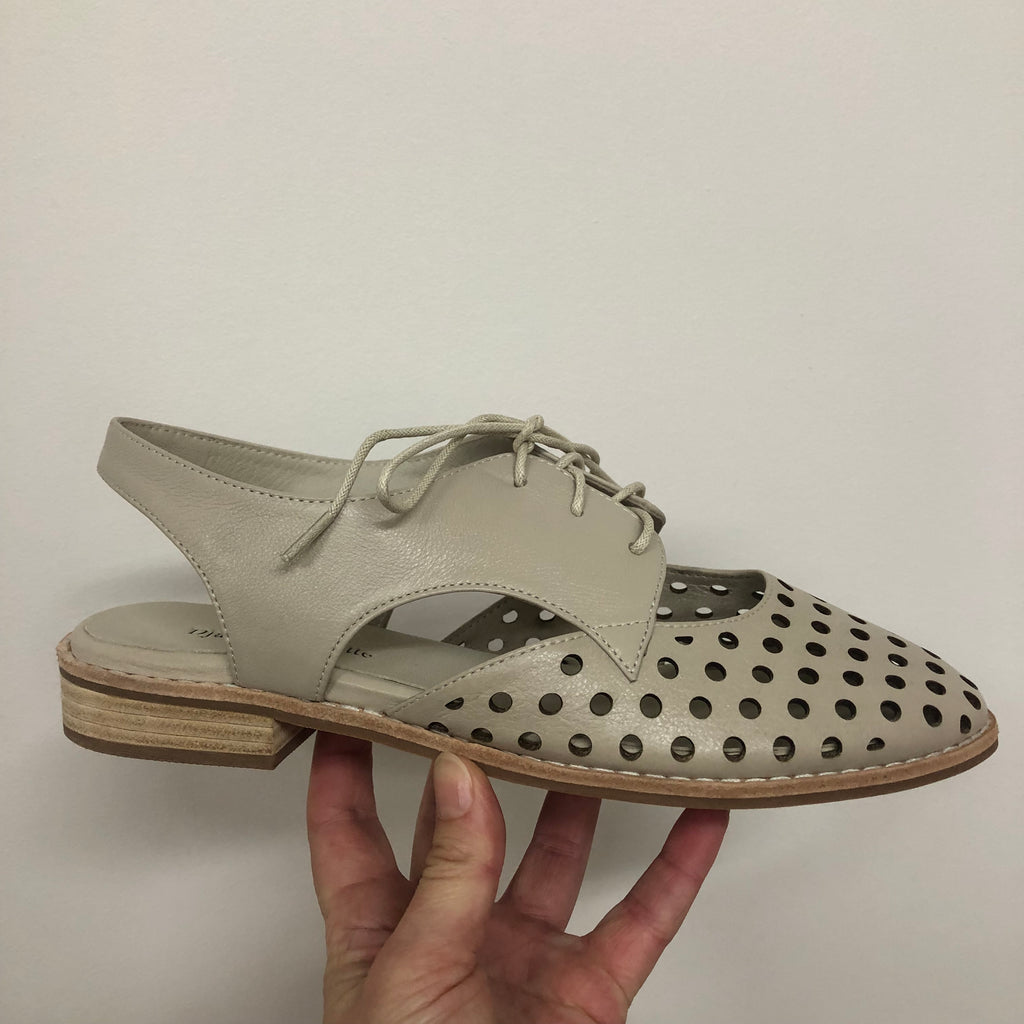 Django and Juliette ~ Aven ~ Almond ~ Black