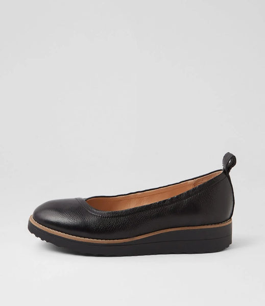 Top End Oxsson ~ Black ~ Navy ~ Leather Loafer