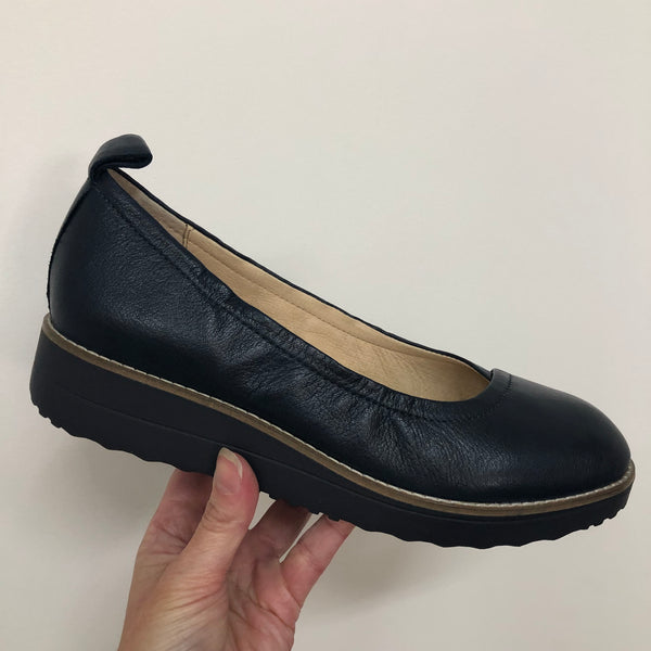 Top End Oxsson ~ Black ~ Navy ~ Leather Loafer