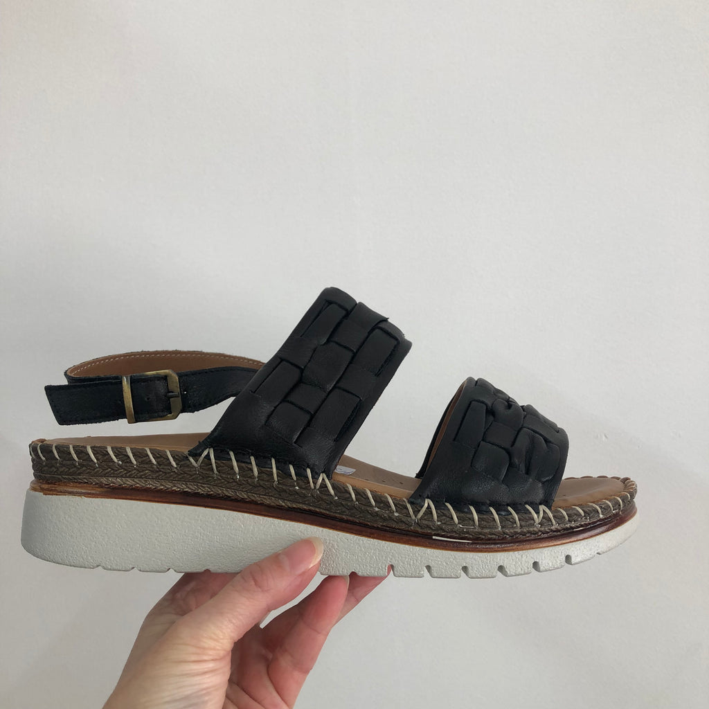 Le Sansa Frappa ~ Black ~ Tan