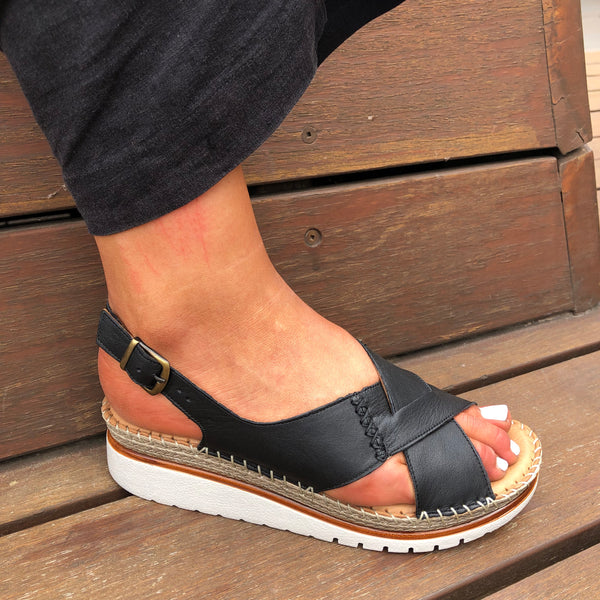 Sala Oamira ~ Coconut ~ Black ~ Leather