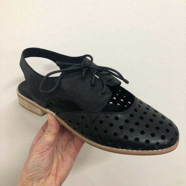 Django and Juliette ~ Aven ~ Almond ~ Black