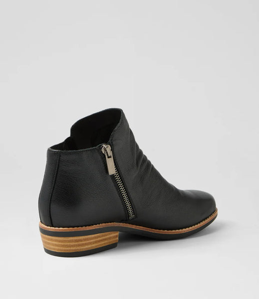 Django & Juliette Lankin ~ Black ~ Chocolate ~ Navy ~ Leather