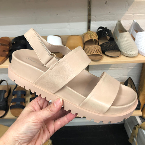 Django & Juliette Unaid ~ 2 Colours ~ Black ~ Cafe