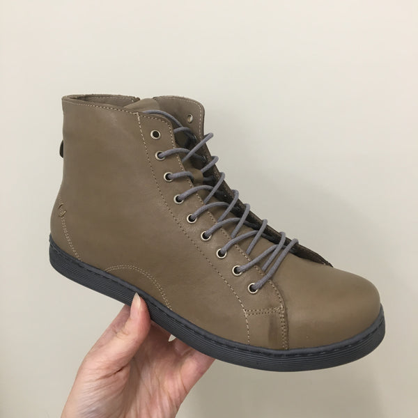 Rilassare Tempo 3 Colours ~ Cognac ~ Elwood ~ Black ~ Leather Boot