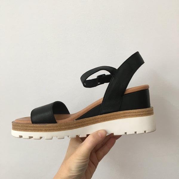 Django & Juliette Boogly 5 Colours ~ Tan ~ Black ~ White ~ Almond ~ All Black ~ Leather Wedge