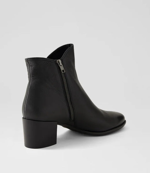 Django & Juliette ~ Mockas ~ 4 Colours ~ Black ~ Chocolate Light Suede ~ Almond ~ Cognac