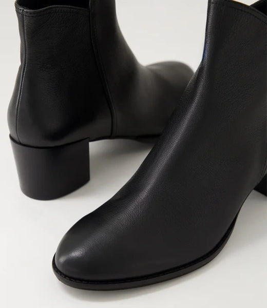 Django & Juliette ~ Mockas ~ 4 Colours ~ Black ~ Chocolate Light Suede ~ Almond ~ Cognac