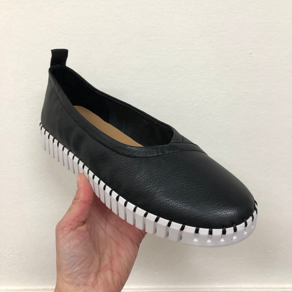 Django & Juliette Heaton ~ White ~ Almond ~ Black/White ~ Leather