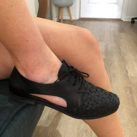 Sala ~ Cramar ~ Black Leather