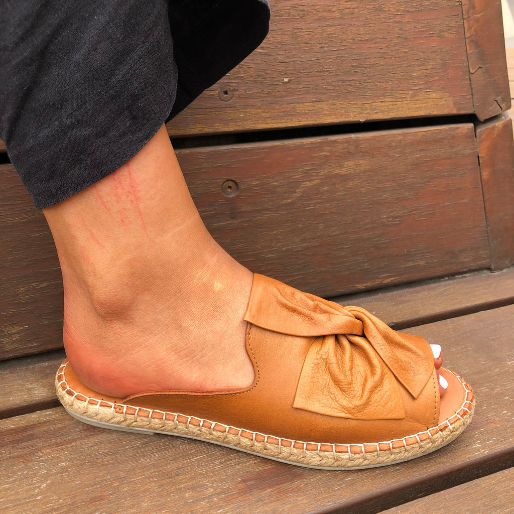 Bueno Kalmia ~ Coconut Tan ~ Leather