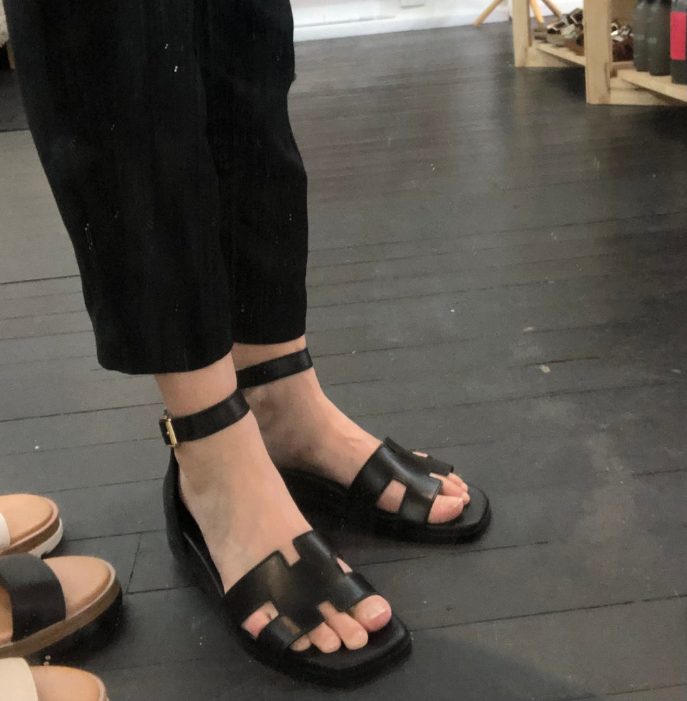 Django & Juliette Efron ~ Tan ~ Black ~ Leather